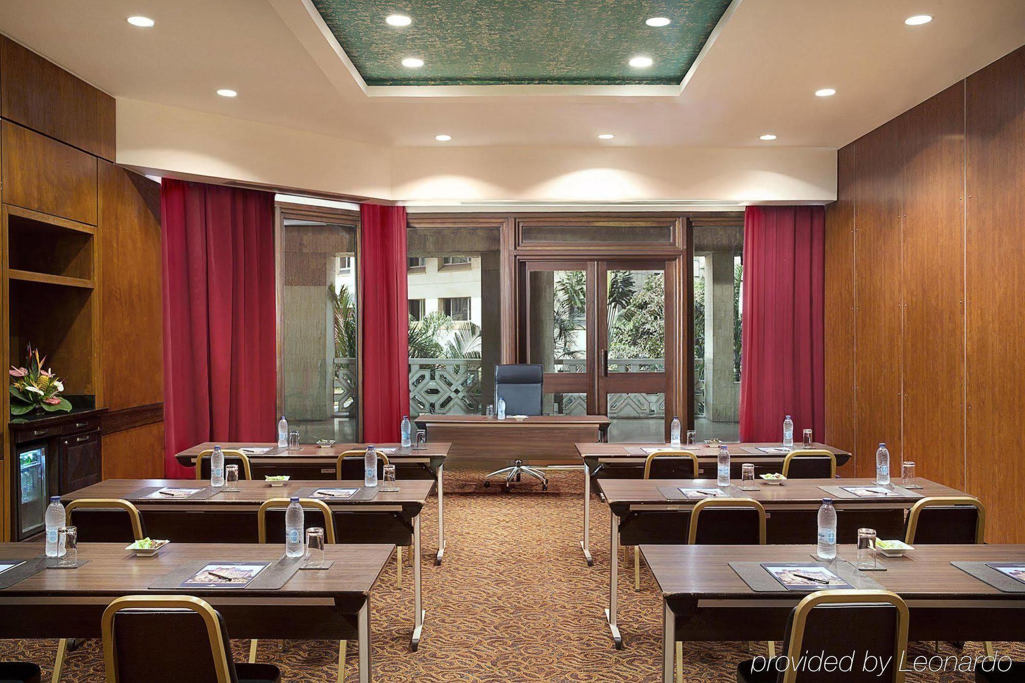 Hilton Yaounde Hotel Exterior foto